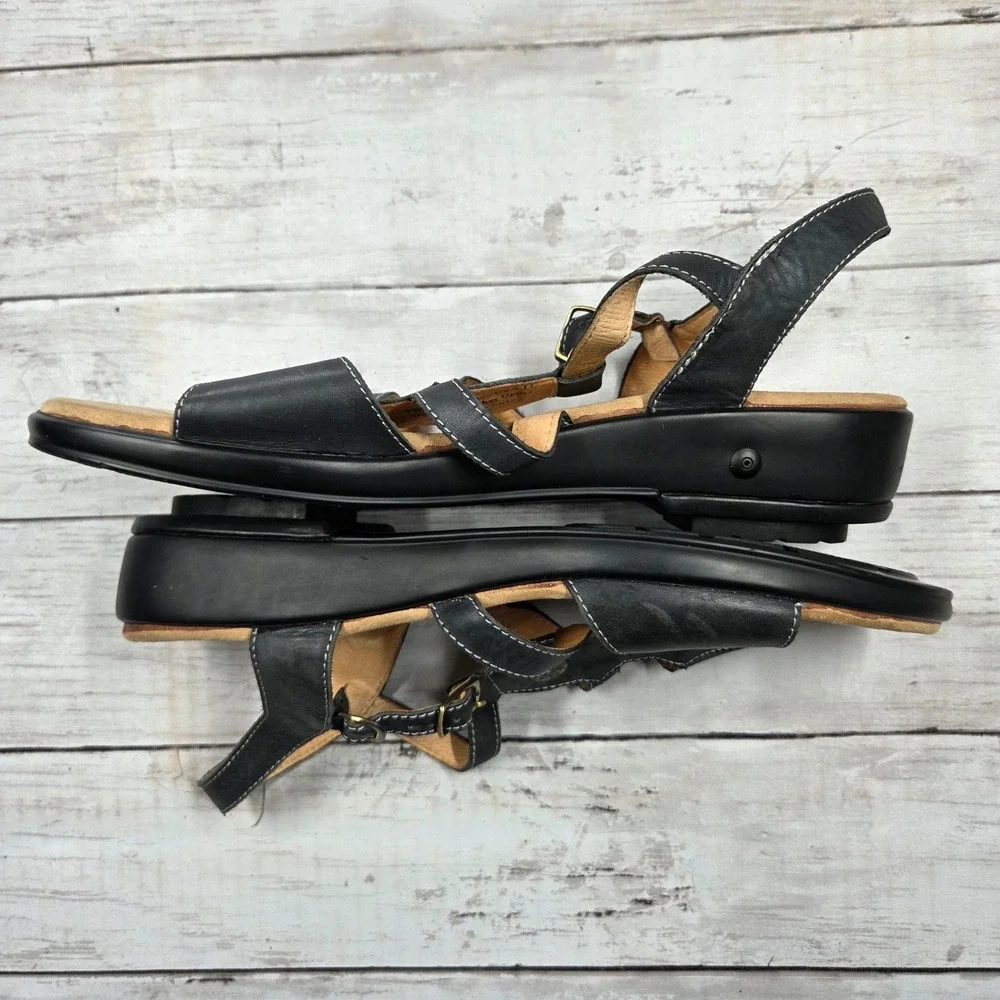 Gravity Defyer Sandals‎ Women 11 Black TB7034 Leather Medallion Strappy Wedge
